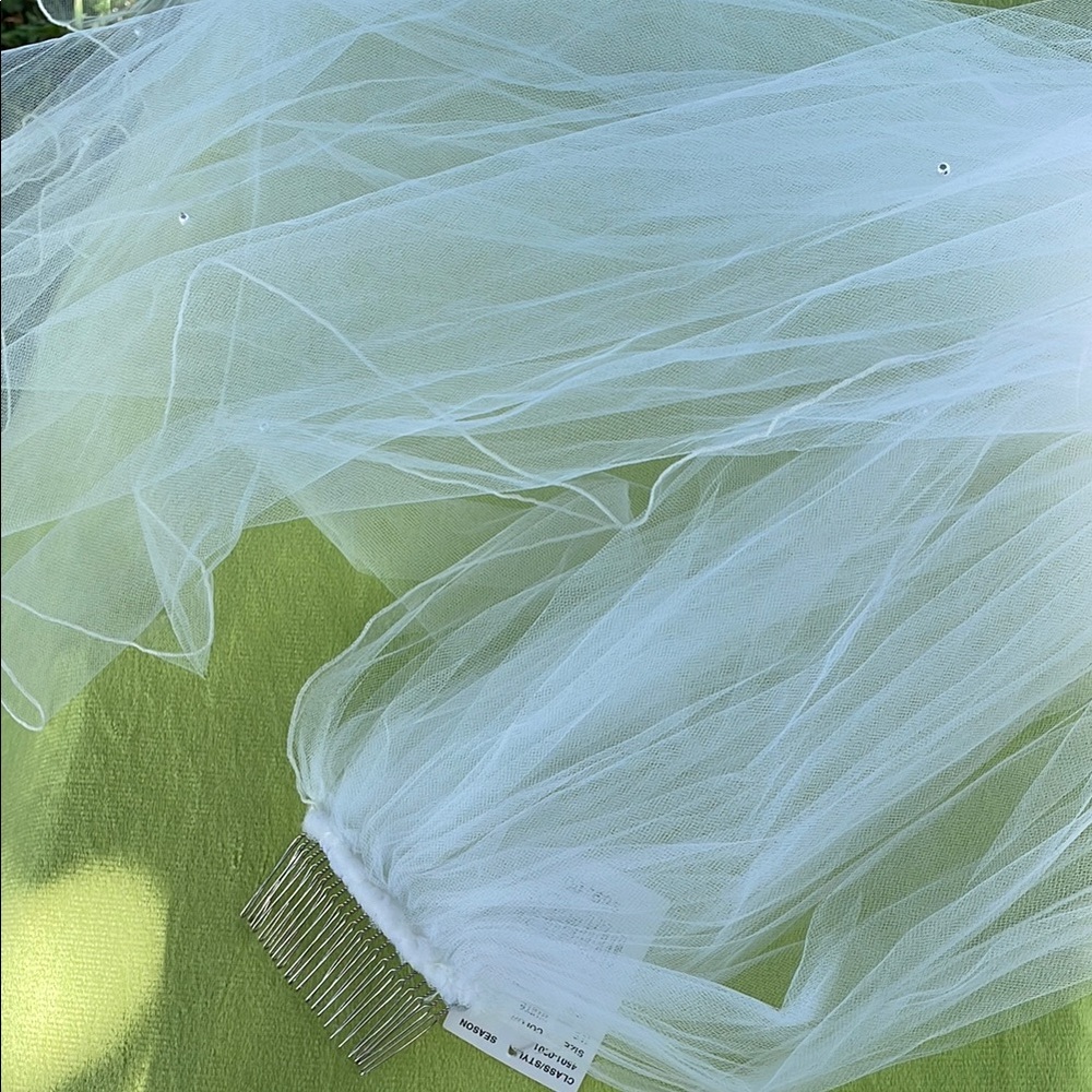 Elegant White Bridal Veil